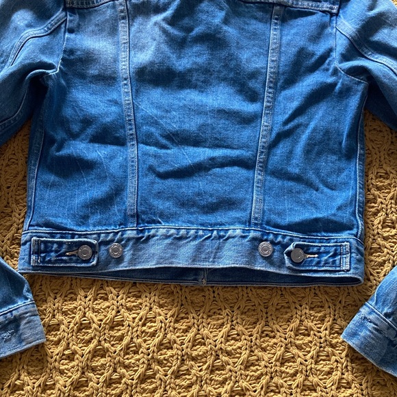 Levi’s distressed denim jacket - Picture 9 of 9